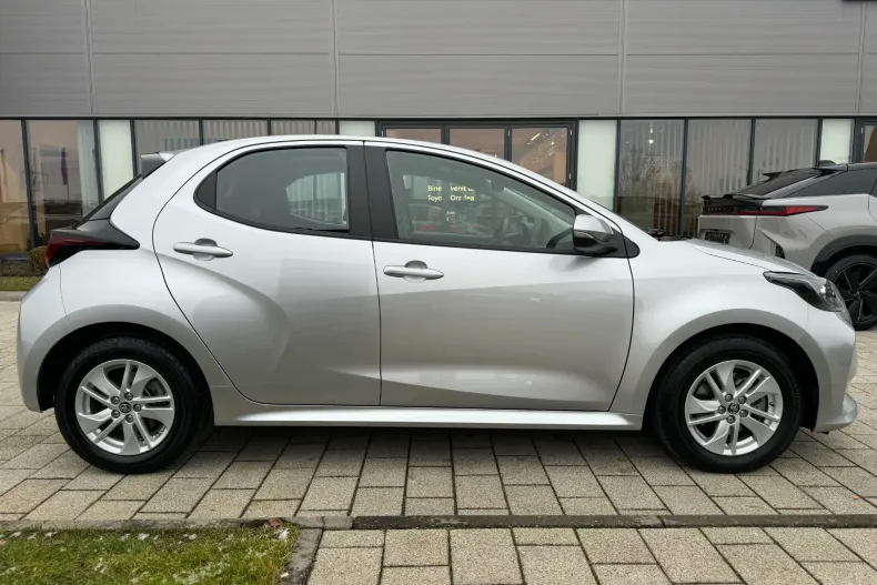 Toyota Yaris din 2025 cu 7.415 km - oferta TOY184125 - foto 8