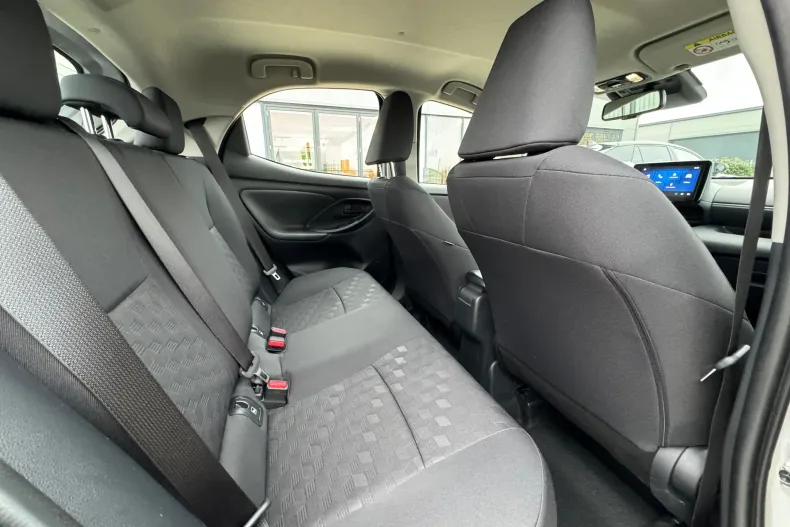 Toyota Yaris din 2025 cu 7.415 km - oferta TOY184125 - foto 26