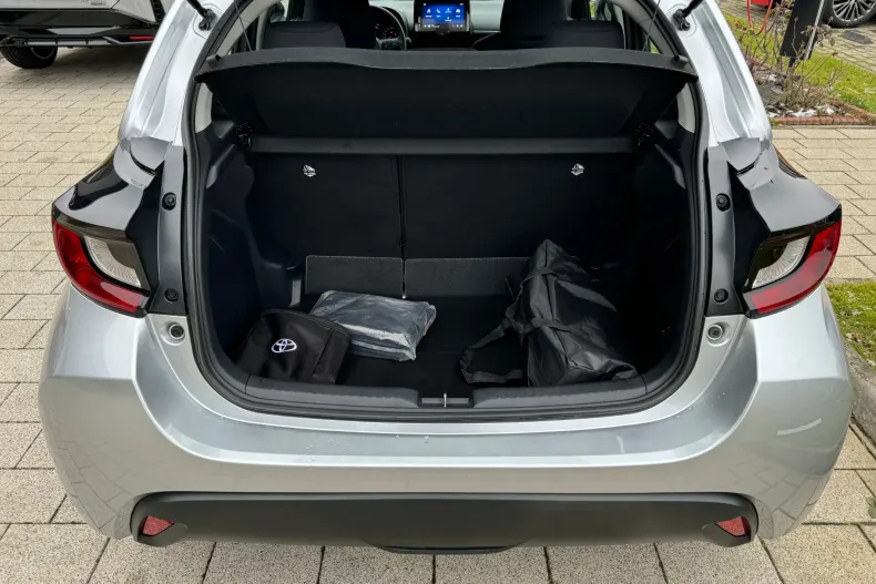 Toyota Yaris din 2025 cu 7.415 km - oferta TOY184125 - foto 28
