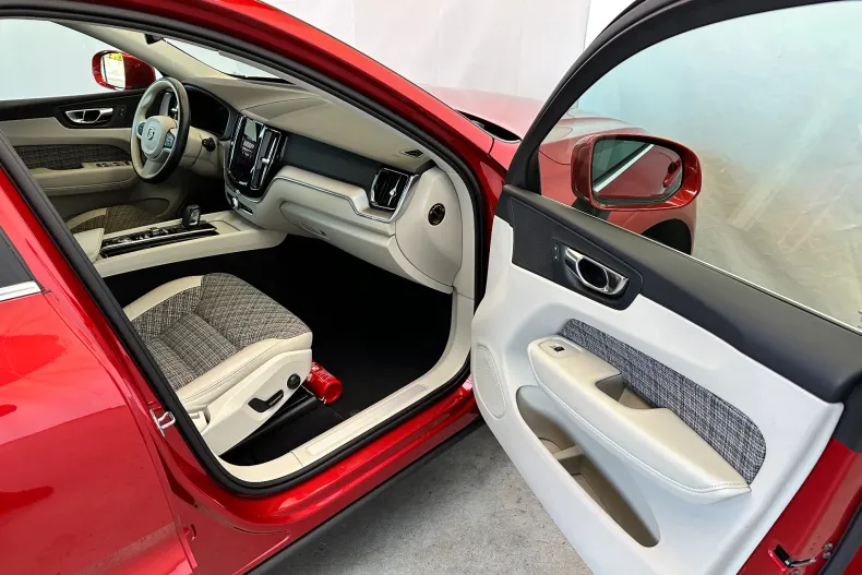 Volvo XC60 din 2021 cu 159.232 km - oferta VOL184143 - foto 9