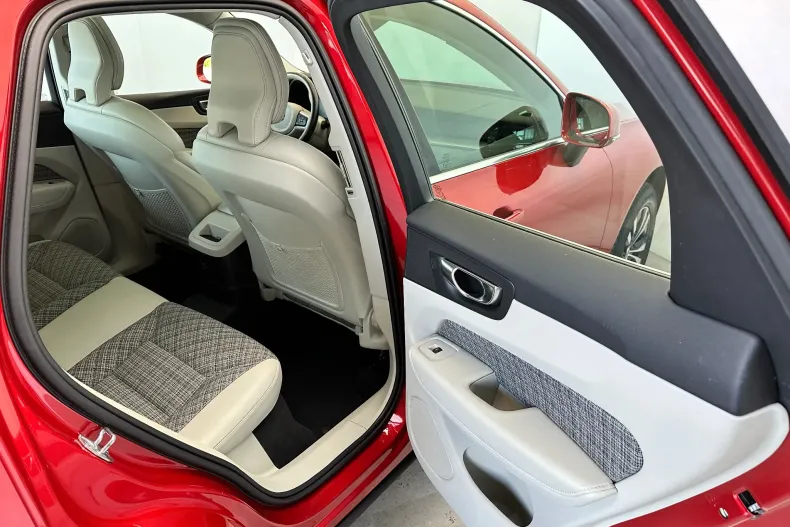 Volvo XC60 din 2021 cu 159.232 km - oferta VOL184143 - foto 13