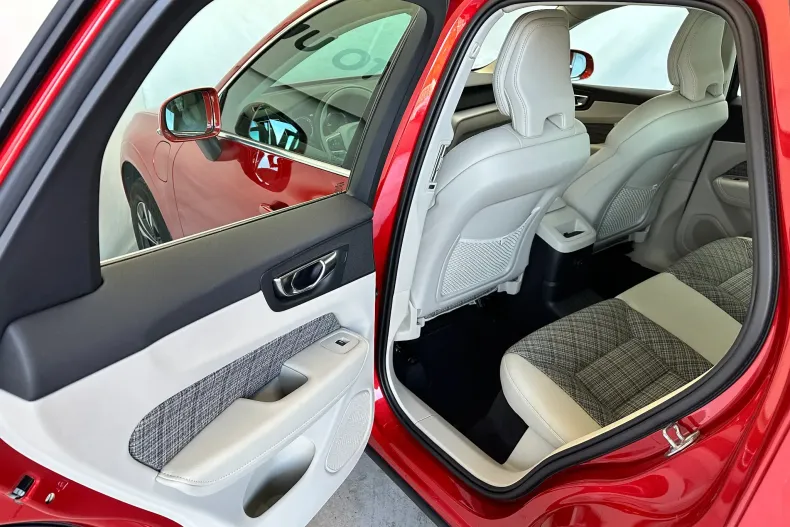 Volvo XC60 din 2021 cu 159.232 km - oferta VOL184143 - foto 14