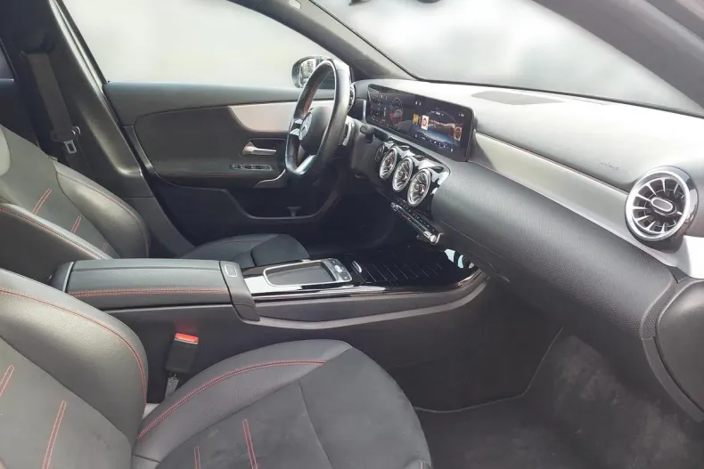 Mercedes-Benz A 180 (Clasa A) din 2023 cu 36.889 km - oferta MER184163 - foto 12