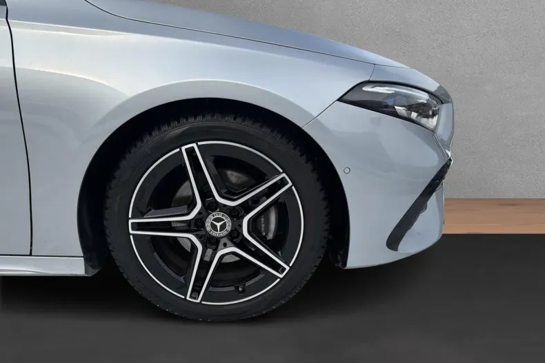 Mercedes-Benz A 200 (Clasa A) din 2024 cu 31.196 km - oferta MER184164 - foto 10