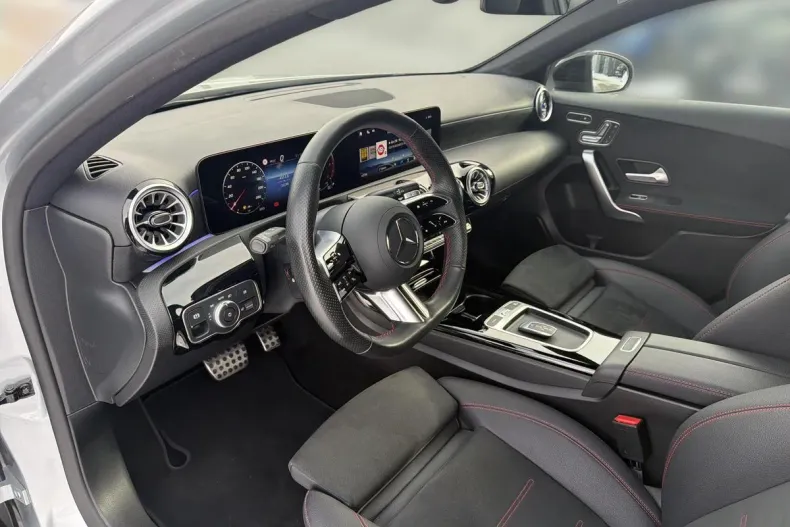 Mercedes-Benz A 200 (Clasa A) din 2024 cu 31.196 km - oferta MER184164 - foto 11