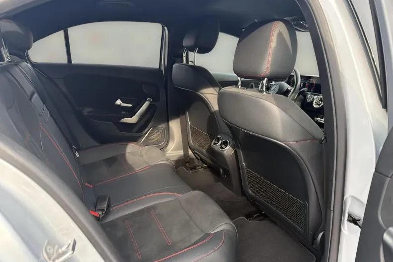 Mercedes-Benz A 200 (Clasa A) din 2024 cu 31.196 km - oferta MER184164 - foto 16