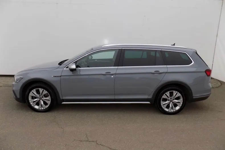 Volkswagen Passat Alltrack din 2022 cu 56.683 km - oferta VOL184203 - foto 2