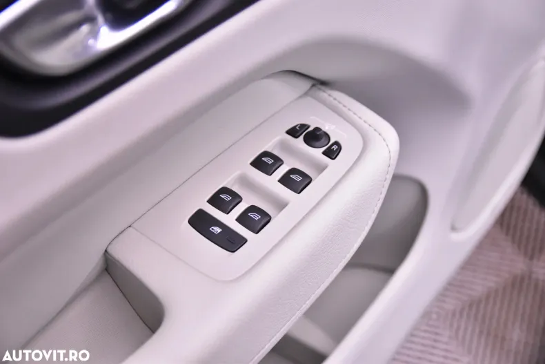 Volvo XC60 din 2021 cu 79.106 km - oferta VOL184231 - foto 13