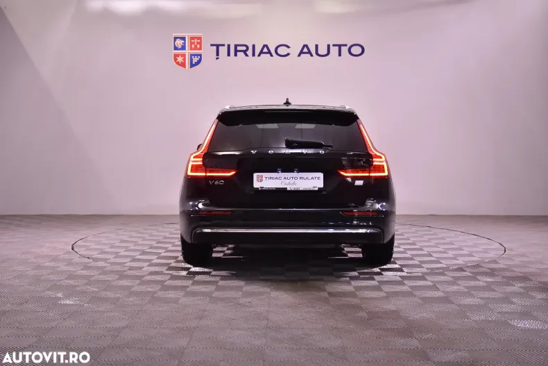 Volvo V60 din 2024 cu 4.377 km - oferta VOL184270 - foto 4