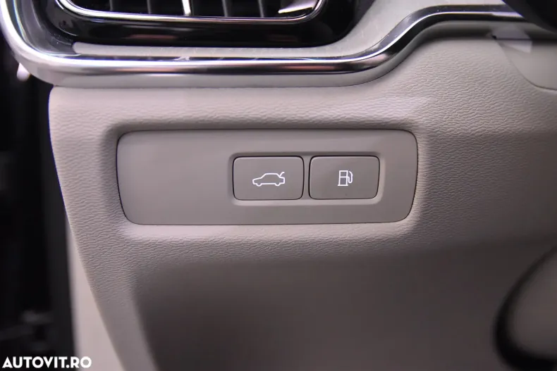 Volvo V60 din 2024 cu 4.377 km - oferta VOL184270 - foto 14