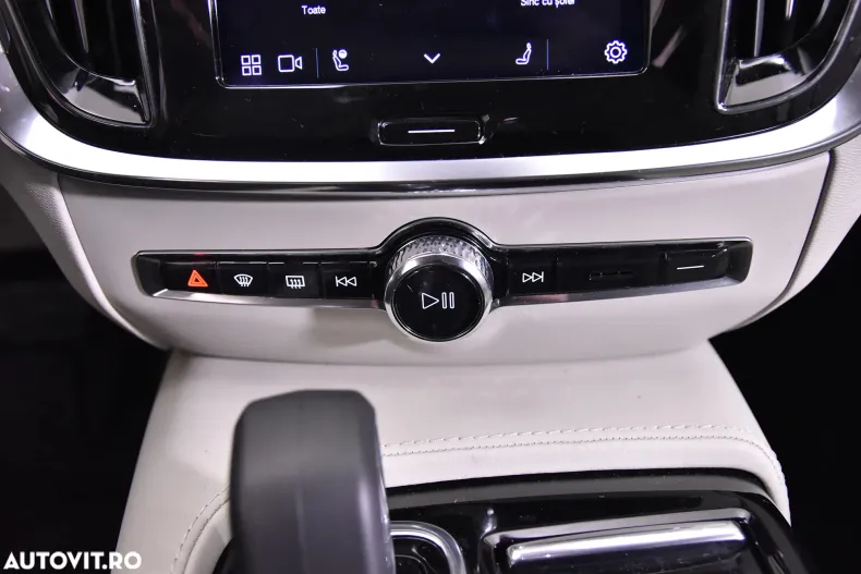 Volvo V60 din 2024 cu 4.377 km - oferta VOL184270 - foto 16
