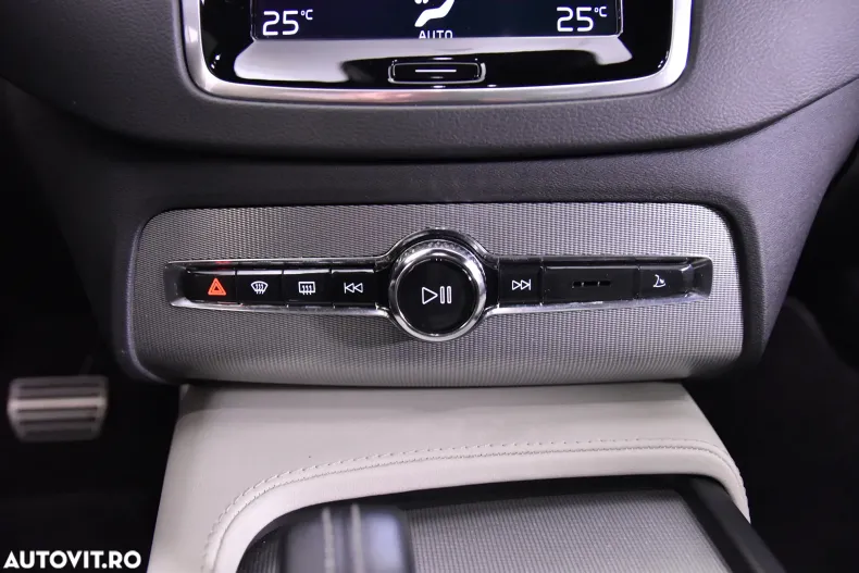 Volvo XC90 din 2022 cu 41.128 km - oferta VOL184307 - foto 18