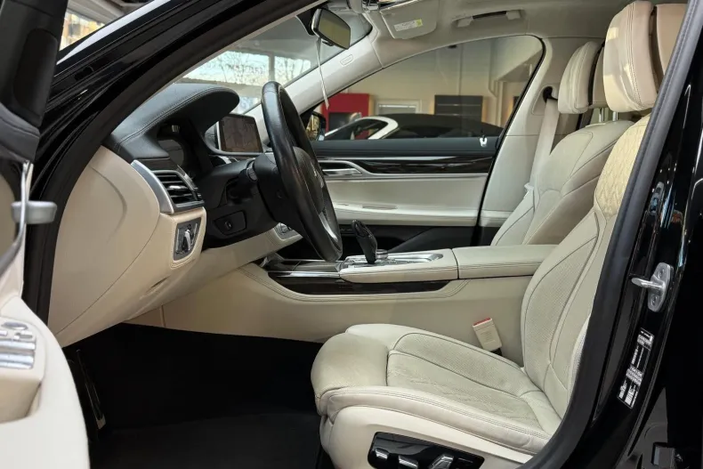 BMW Seria 7 din 2021 cu 66.100 km - oferta BMW184483 - foto 16