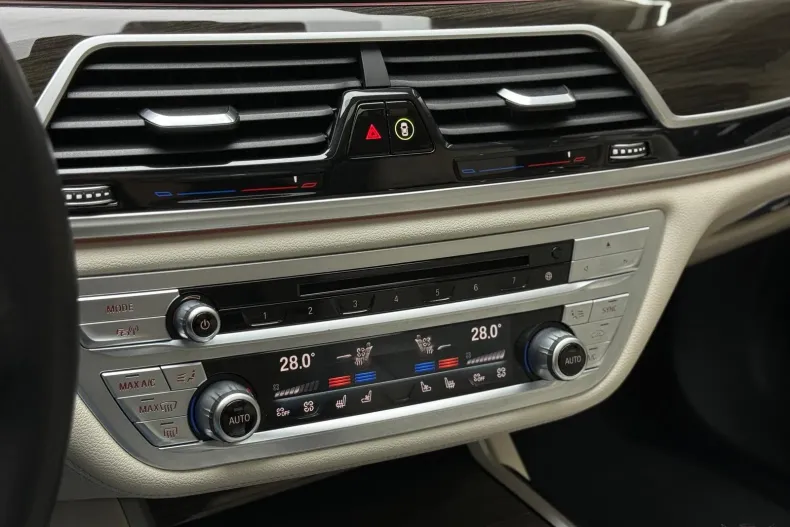 BMW Seria 7 din 2021 cu 66.100 km - oferta BMW184483 - foto 18