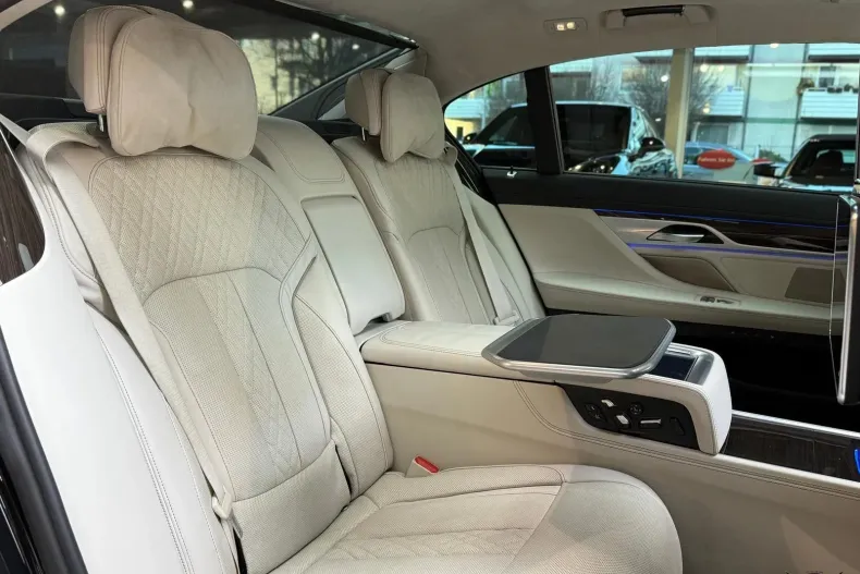 BMW Seria 7 din 2021 cu 66.100 km - oferta BMW184483 - foto 24