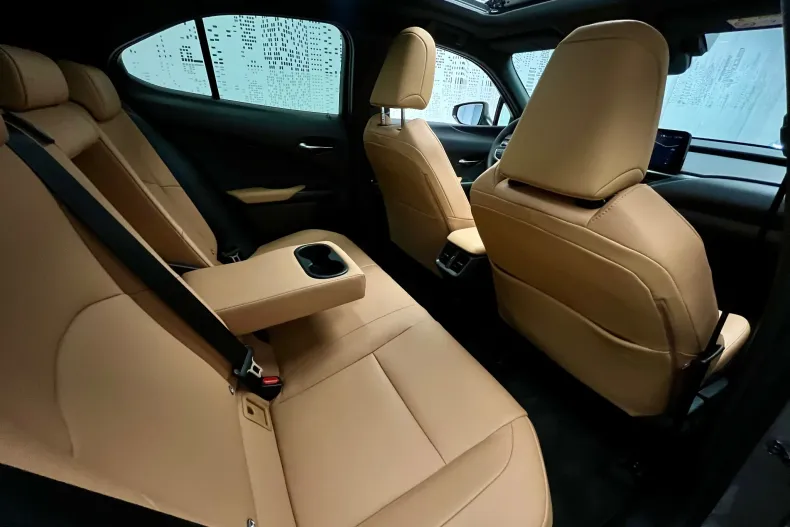 Lexus UX din 2025 cu 3.500 km - oferta LEX184488 - foto 36