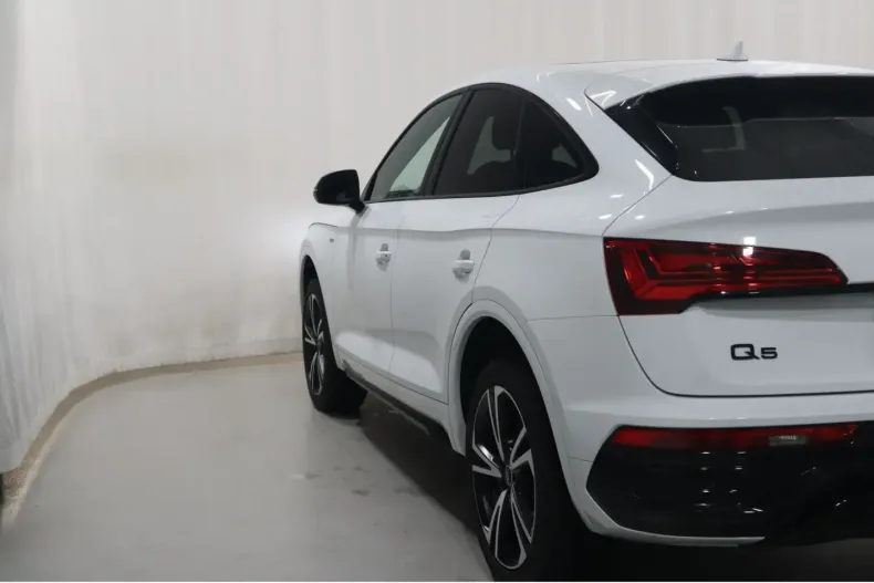 Audi Q5 din 2025 cu 17.728 km - oferta AUD184605 - foto 12