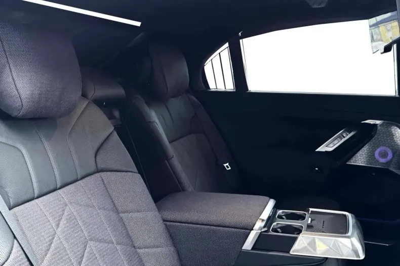 BMW M760 (Modele M) din 2024 cu 7.433 km - oferta BMW184621 - foto 24