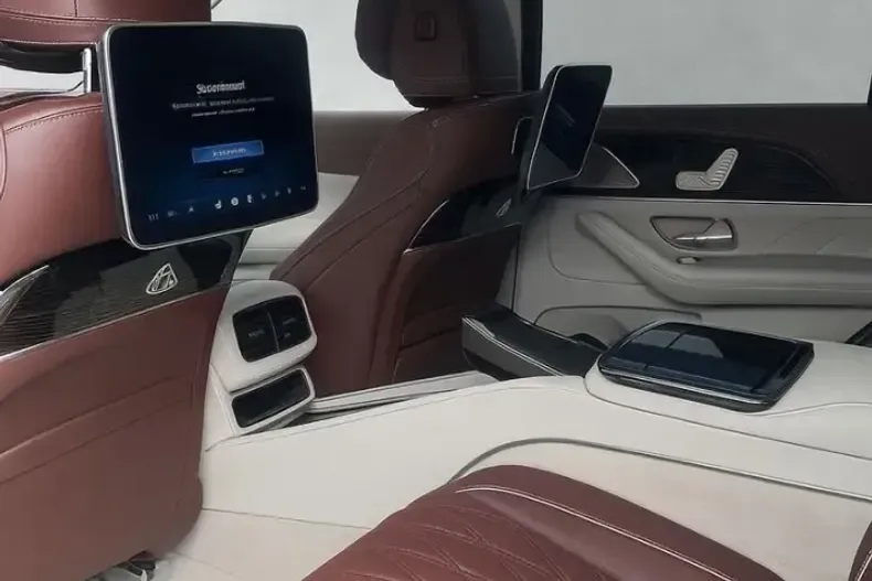 Mercedes-Benz GLS 600 (Clasa GLS) din 2025 cu 9.000 km - oferta MER184625 - foto 7