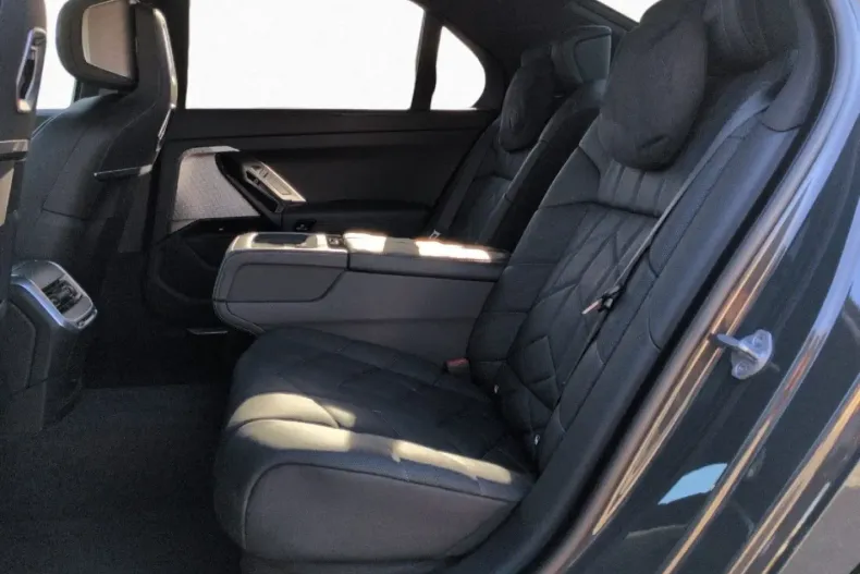 BMW 750 (Seria 7) din 2024 cu 51.337 km - oferta BMW184627 - foto 14