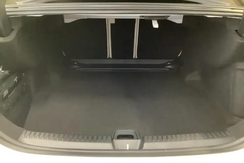 Mercedes-Benz E 200 (Clasa E) din 2025 cu 23.500 km - oferta MER184642 - foto 16