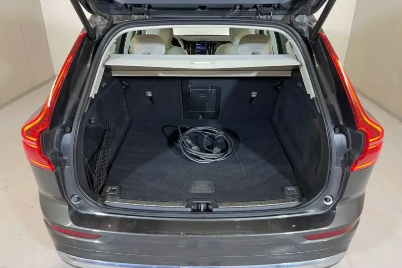 Volvo XC60 din 2021 cu 97.395 km - oferta VOL184647 - foto 13