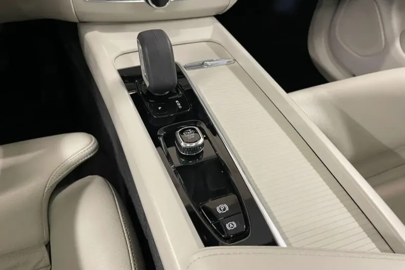 Volvo XC60 din 2021 cu 97.395 km - oferta VOL184647 - foto 19