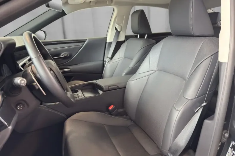 Lexus ES 300 din 2025 cu 14.000 km - oferta LEX184654 - foto 2