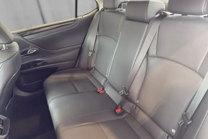 Lexus ES 300 din 2025 cu 14.000 km - oferta LEX184654 - foto 4