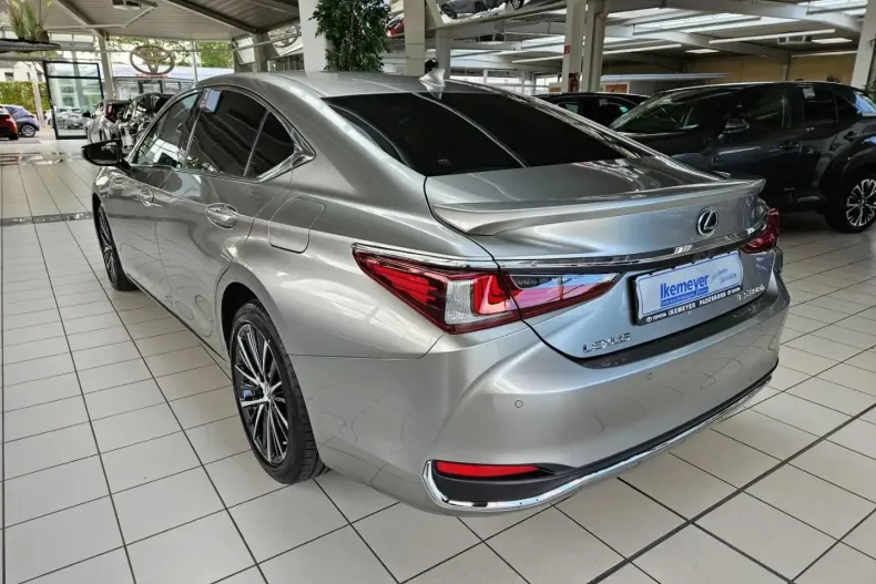 Lexus ES 300 din 2024 cu 10.880 km - oferta LEX184655 - foto 6