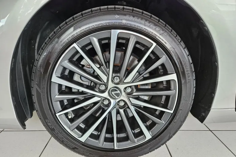 Lexus ES 300 din 2024 cu 10.880 km - oferta LEX184655 - foto 12