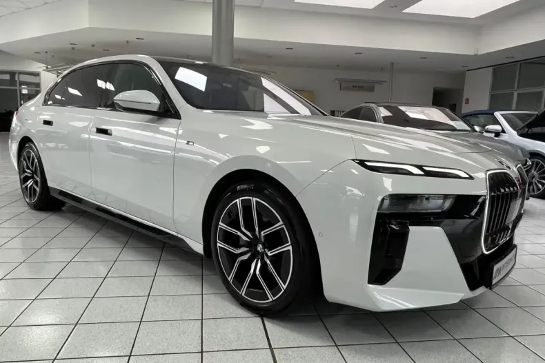 BMW 740 (Seria 7) din 2024 cu 5.000 km - oferta BMW184657 - foto 1