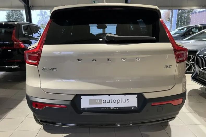 Volvo XC40 din 2024 cu 25.473 km - oferta VOL184659 - foto 8