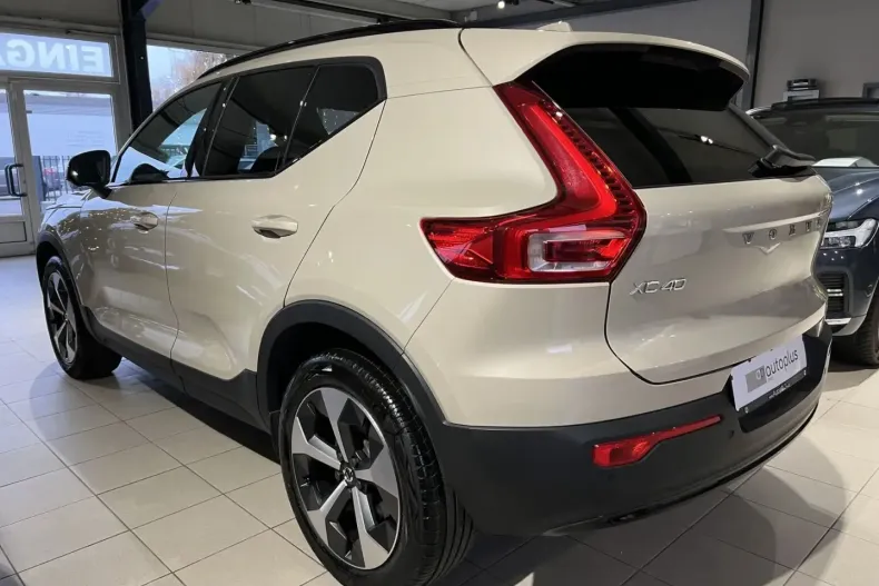 Volvo XC40 din 2024 cu 25.473 km - oferta VOL184659 - foto 10