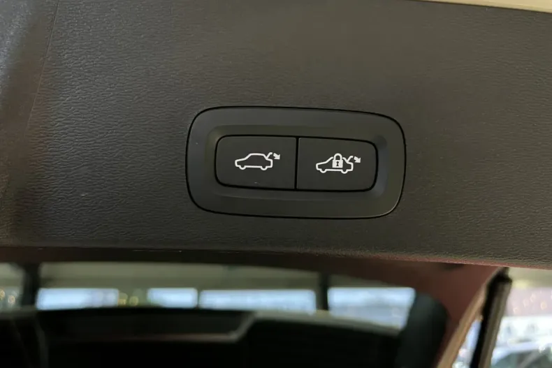 Volvo XC40 din 2024 cu 25.473 km - oferta VOL184659 - foto 15