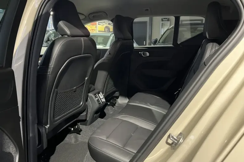 Volvo XC40 din 2024 cu 25.473 km - oferta VOL184659 - foto 16