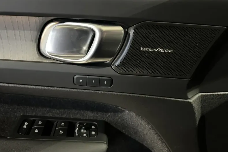 Volvo XC40 din 2024 cu 25.473 km - oferta VOL184659 - foto 17