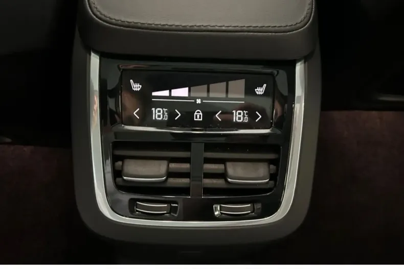 Volvo XC90 din 2024 cu 31.940 km - oferta VOL184682 - foto 22