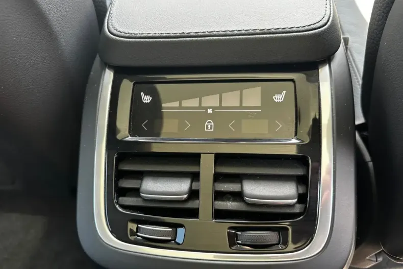 Volvo XC90 din 2024 cu 16.761 km - oferta VOL184683 - foto 15