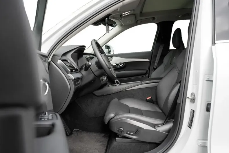 Volvo XC90 din 2024 cu 15.800 km - oferta VOL184684 - foto 7