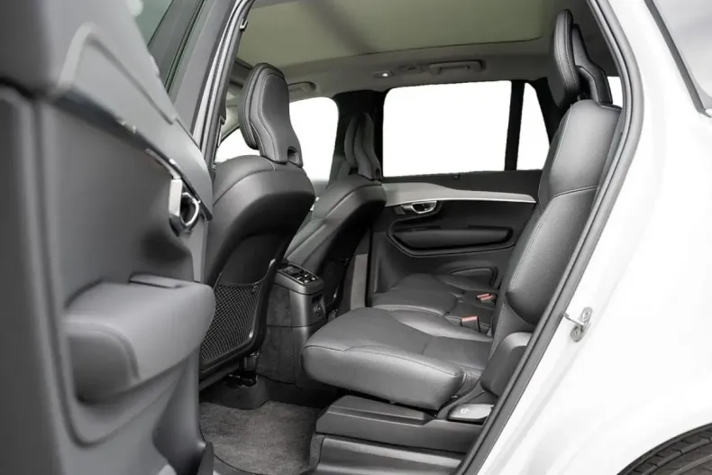 Volvo XC90 din 2024 cu 15.800 km - oferta VOL184684 - foto 8