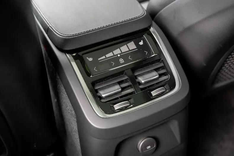 Volvo XC90 din 2024 cu 15.800 km - oferta VOL184684 - foto 9