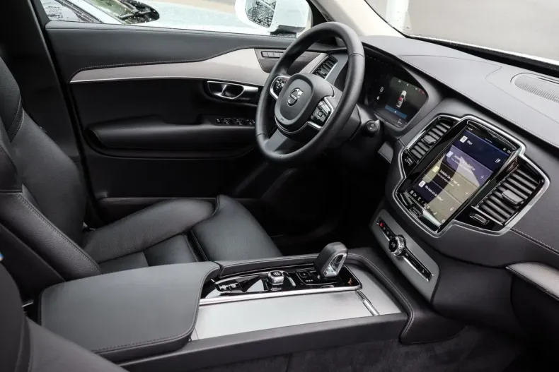 Volvo XC90 din 2024 cu 20.300 km - oferta VOL184685 - foto 3