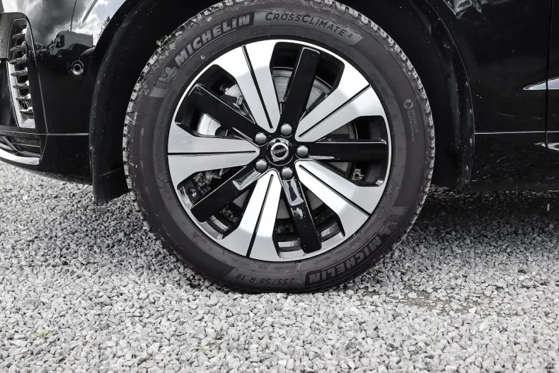 Volvo XC60 din 2024 cu 21.549 km - oferta VOL184688 - foto 3