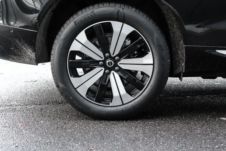 Volvo XC60 din 2025 cu 24.715 km - oferta VOL184689 - foto 3