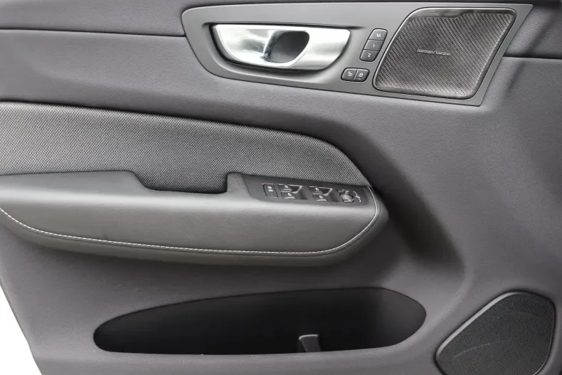 Volvo XC60 din 2024 cu 21.759 km - oferta VOL184691 - foto 4