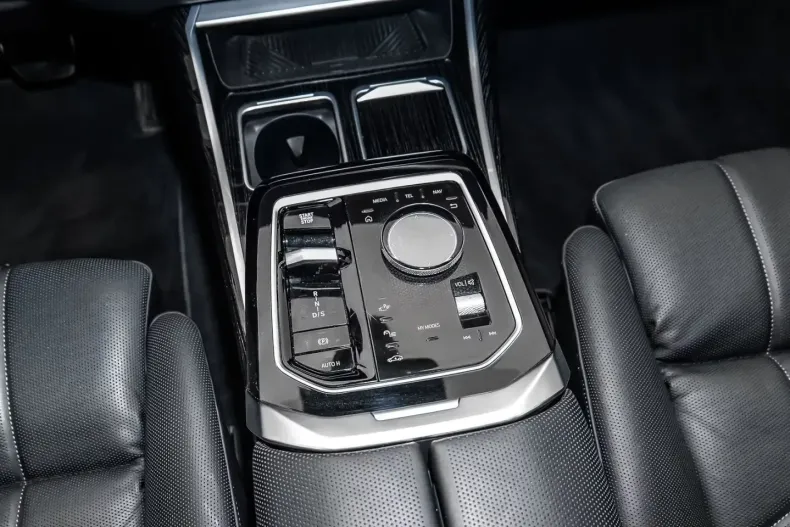 BMW 750 (Seria 7) din 2024 cu 44.878 km - oferta BMW184695 - foto 16