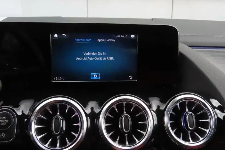 Mercedes-Benz GLA 200 (Clasa GLA) din 2021 cu 64.465 km - oferta MER184698 - foto 12