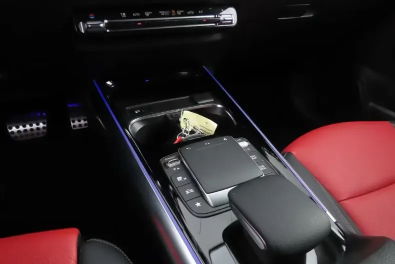 Mercedes-Benz GLA 200 (Clasa GLA) din 2021 cu 64.465 km - oferta MER184698 - foto 16