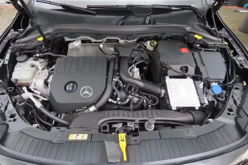 Mercedes-Benz GLA 200 (Clasa GLA) din 2021 cu 64.465 km - oferta MER184698 - foto 24